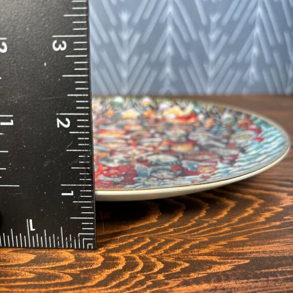 Santa Claws Cat Christmas Collector 8" Plate by Bill Bell from the Franklin Mint - Picture 15 of 15